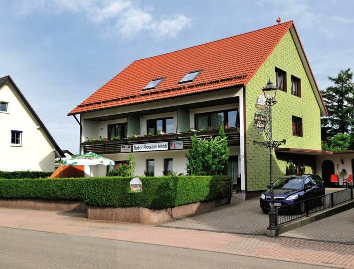 Ferienhaus für 2 Personen, mit Terrasse und Garten sowie Ausblick in Dobel