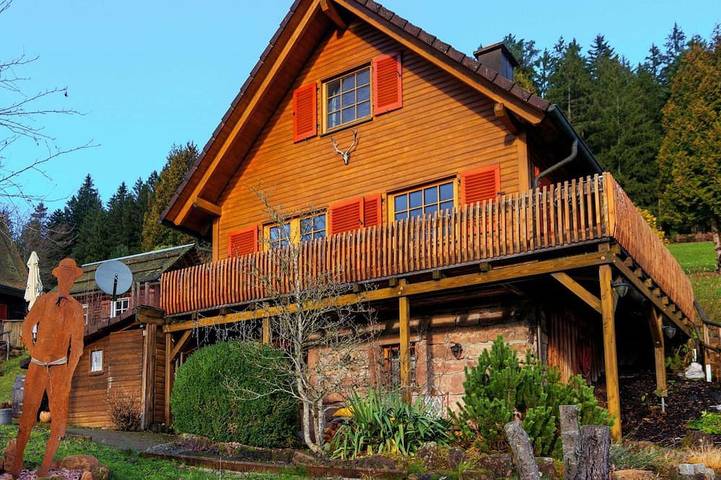 Ferienhaus für 7 Personen, mit Sauna und Balkon sowie Garten, mit Haustier in Alpirsbach