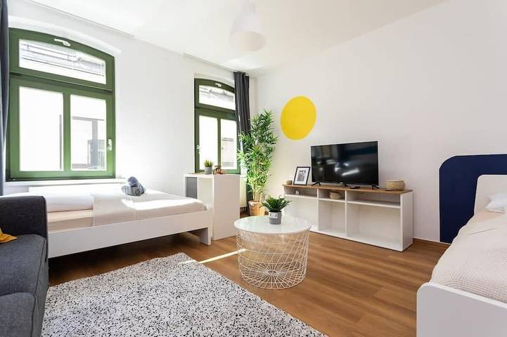 Entire apartment, FullHouse | Halle | R6 Amsterdam in Halle, Saale-Unstrut