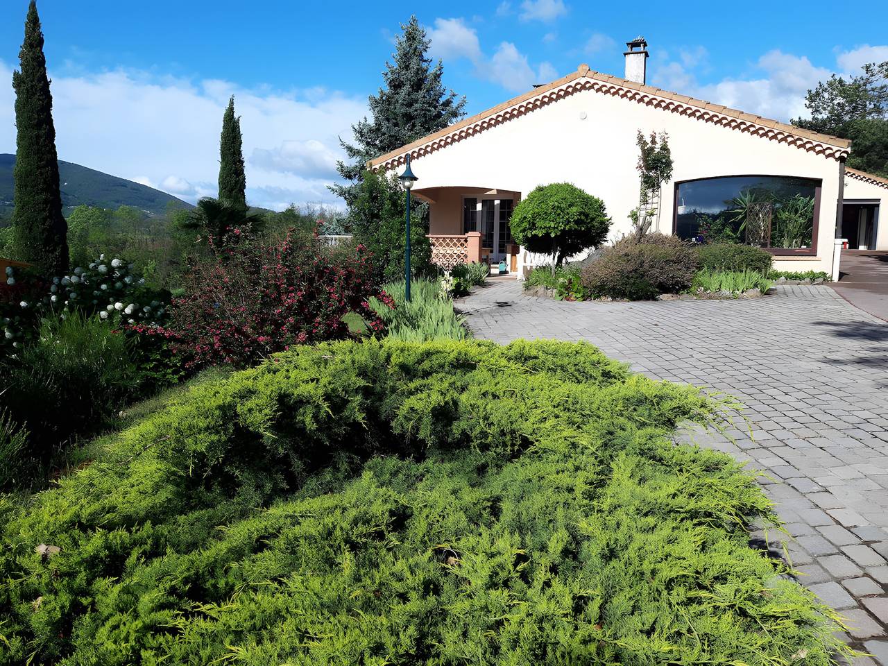 Chambre d’hôtes « Les Issignols » avec vue montagne, Wi-Fi et climatisation in Colombier-le-Vieux, Région de Tournon-sur-Rhône