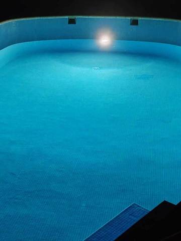 Gîte pour 10 personnes, avec vue ainsi que jardin et piscine, animaux acceptés à Garons