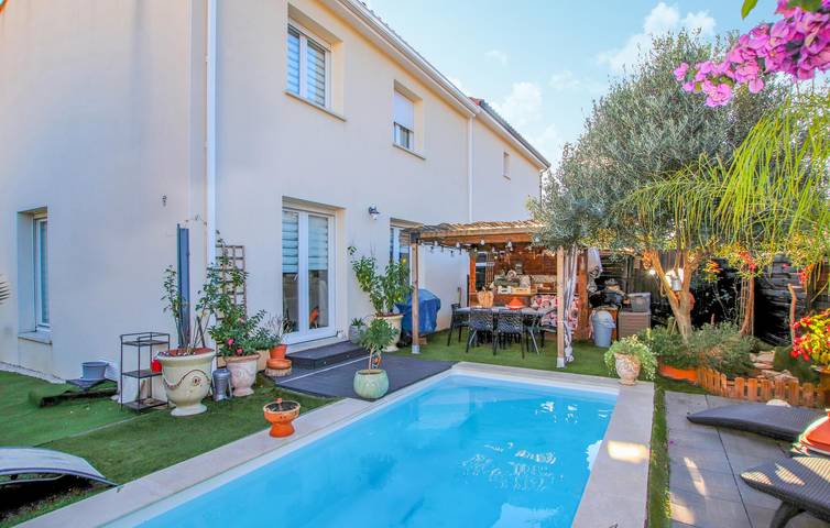 Ferienhaus für 7 Personen, mit Terrasse und Pool sowie Garten - 1