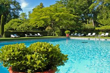 Hôtel pour 3 personnes, avec jardin ainsi que jacuzzi et piscine à Arpaillargues-et-Aureillac