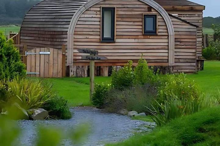 Cottage for 4 people, with garden and balcony as well as hot tub, with pets in Scotland