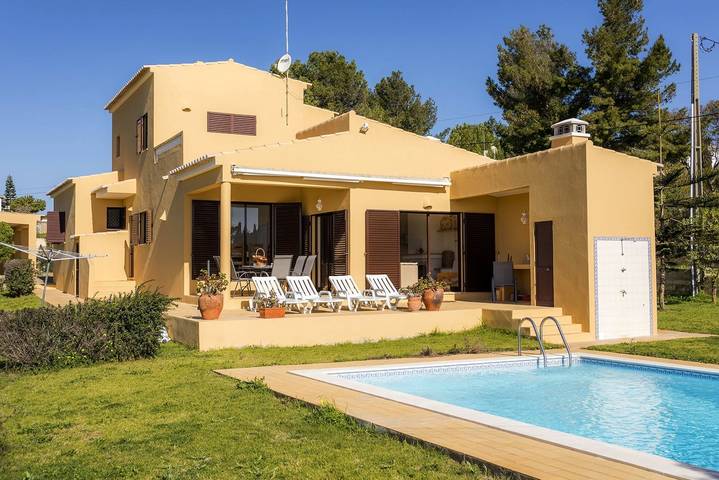 Location de vacances pour 7 personnes, avec piscine et vue sur l’océan ainsi que terrasse et jardin dans Luz - 4