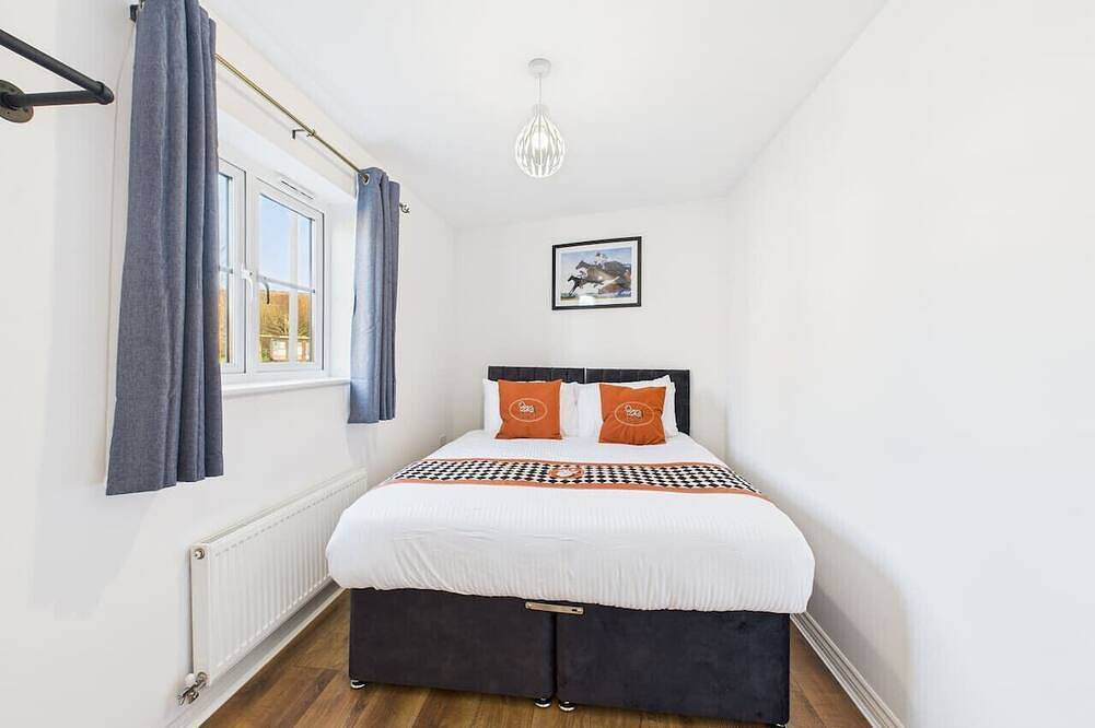 *New* Prestbury Place | Racecourse | Free Parking in Gloucestershire