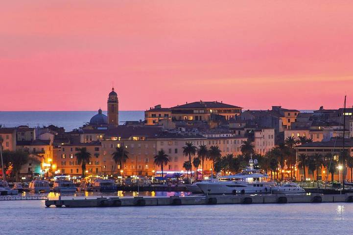 Holiday apartment for 10 people, with balcony - 1