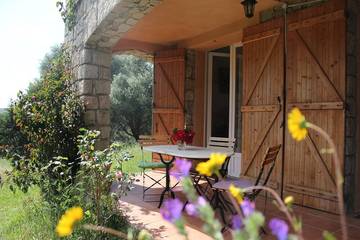Gîte pour 5 personnes, avec jardin et terrasse, animaux acceptés à Sollacaro