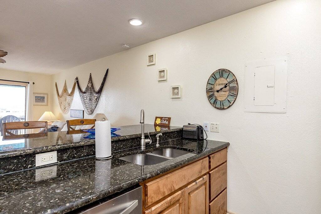 Ganze Wohnung, Umgestaltete 1/1 Waterfront Condo mit Bootsbeleg in North Padre Island, Corpus Christi