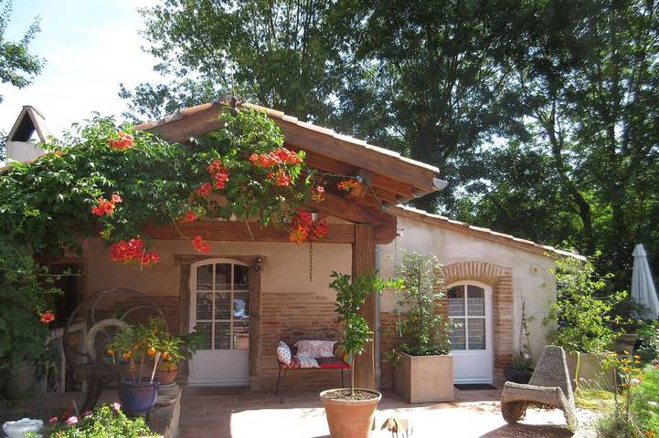Gîte pour 2 personnes, avec jardin et terrasse à Gragnague