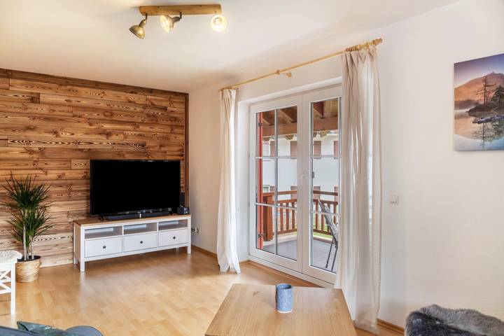 Appartement entier, Appartement de vacances "Fuchsbau" avec vue sur les montagnes, balcon et Wi-Fi in Oberau, Alpes bavaroises
