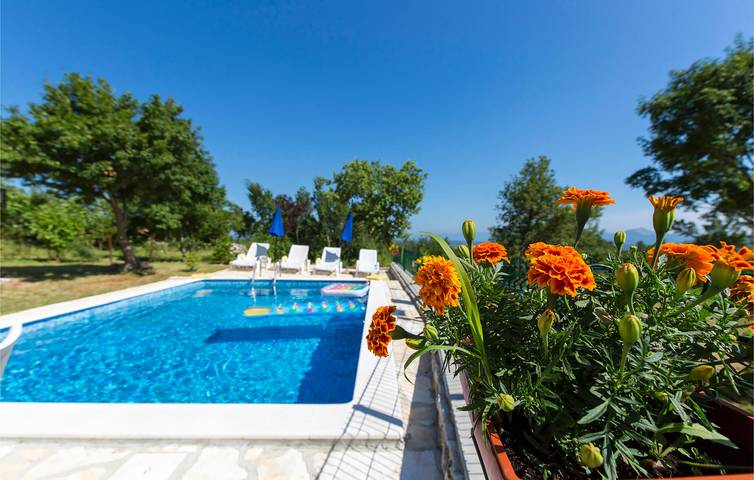 Gemütliche Ferienwohnung mit WLAN, Klimaanlage und eigener Terrasse in Labin, Ostküste Istrien