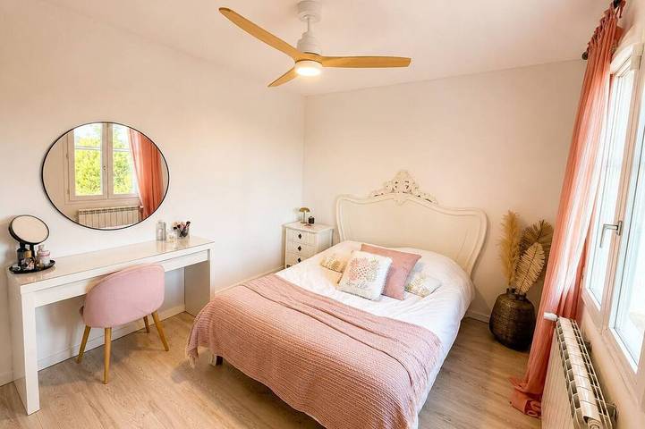 Location de vacances pour 8 personnes, avec Balcon et Jardin à Châteauneuf-le-Rouge - 2