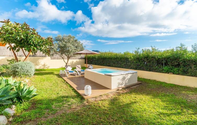 Meerblick-Apartment mit Pool, Terrasse & AC in Port Nou, Son Servera