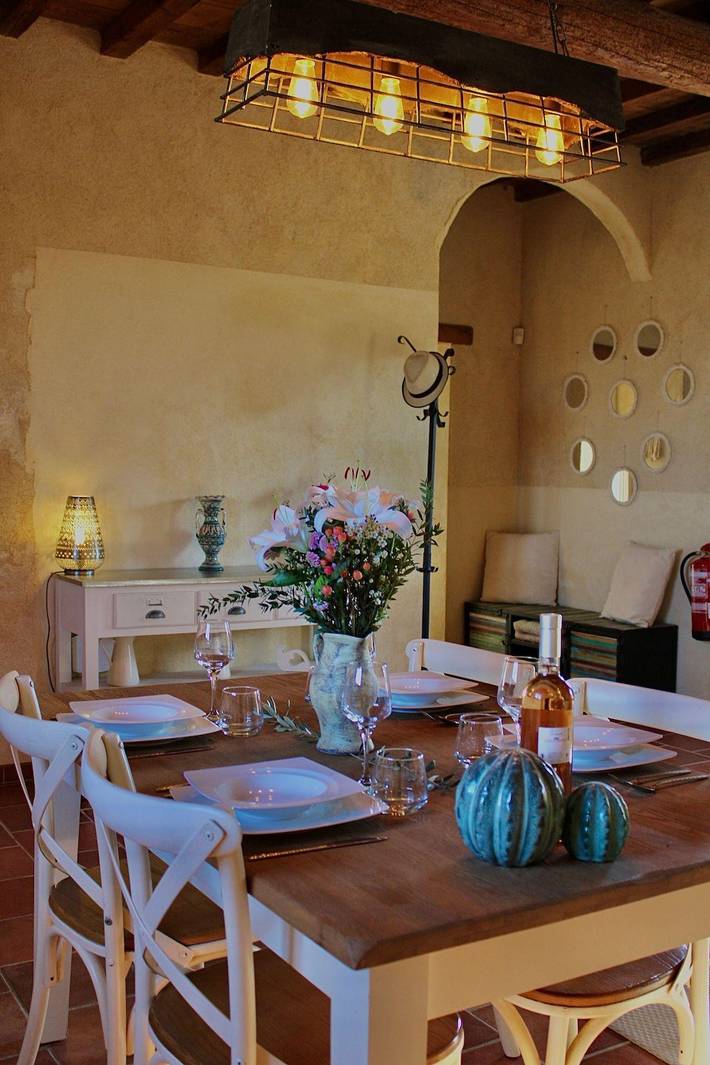 Cottage pour 4 personnes, avec jardin et sauna à Arles