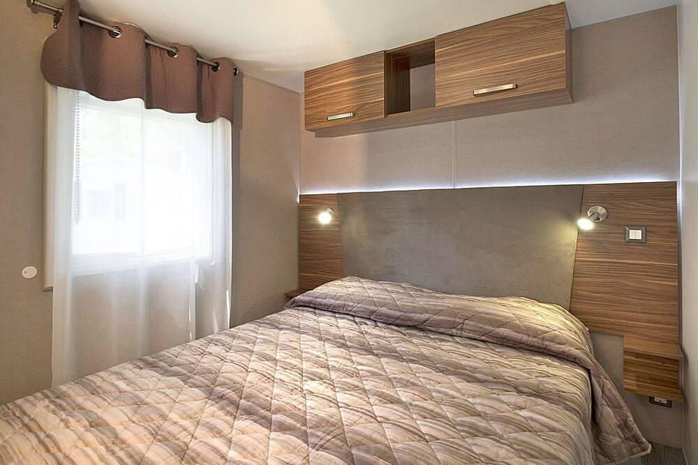 Angenehme Wohnung in einem Ferienhaus für 7 Gäste mit Klimaanlage,  W-Lan, Pool und Terrasse in Grado, Görz Provinz
