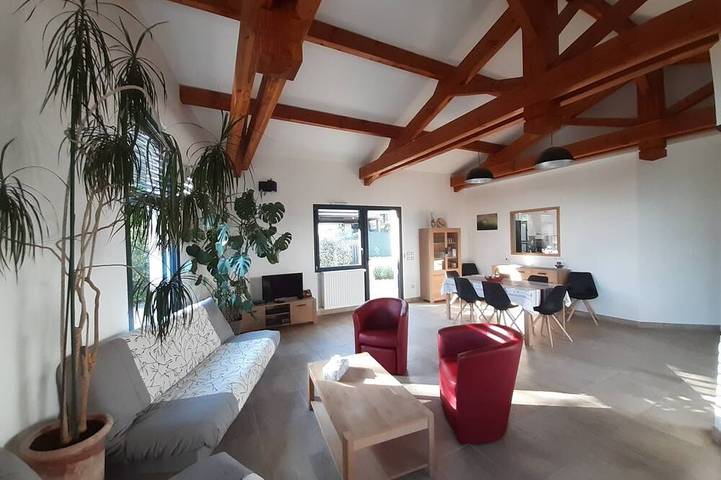 Gîte pour 7 personnes, avec jardin et terrasse