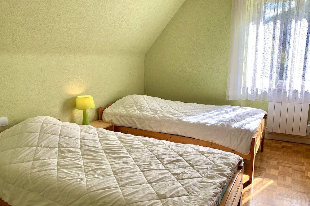 Casa de campo confortable, tranquila e independiente con piscina en el corazón de los Vosgos del Norte in Sturzelbronn, Sarreguemines