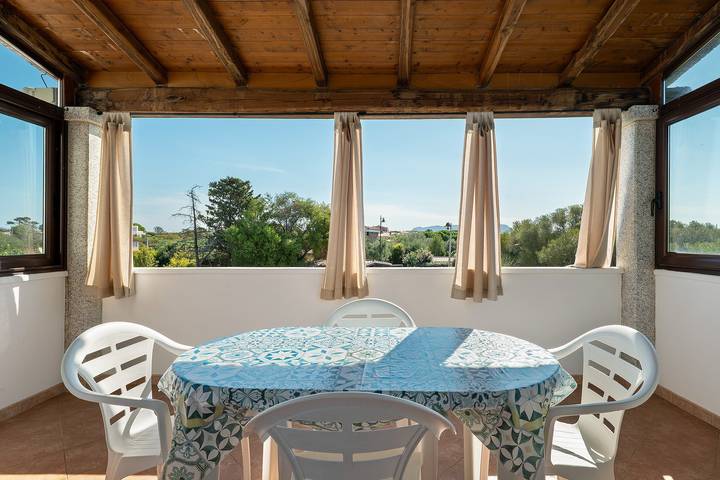 Entire apartment, Apartment 'Zio Tonino' with Private Terrace, Wi-Fi and Air Conditioning in Pittulongu, Olbia