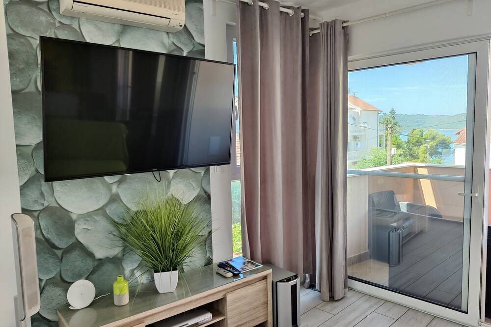 Villa A Deluxe - Beheizter Pool in Okrug Gornji, Ciovo