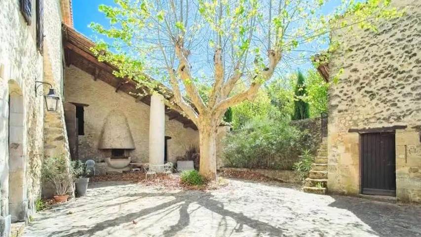 Appartement de vacances pour 16 personnes, avec jardin et piscine