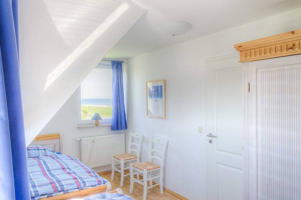 Wasserblick, 1 A Lage mit Blick auf Wasser und Hafen, Sauna, Kaminofen, Wlan in Vieregge, Neuenkirchen (Rügen)