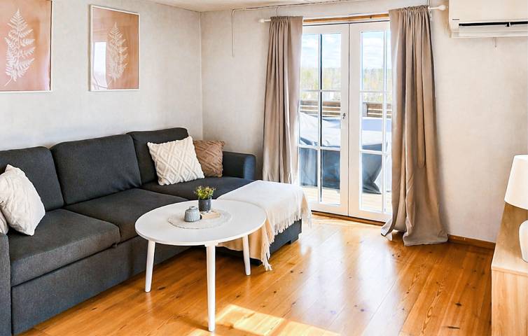 Ferienhaus für 6 Personen mit Terrasse in Tranås, Sommen