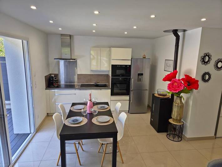 Location de vacances pour 8 personnes, avec piscine ainsi que vue et jardin dans Val-de-Chaise - 3