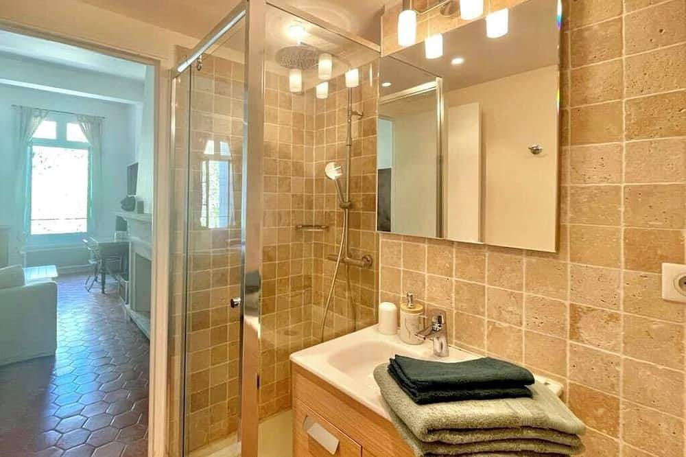Entire apartment, Le 100% Uzès, Right in the Historic Center in Uzès, Nimes region