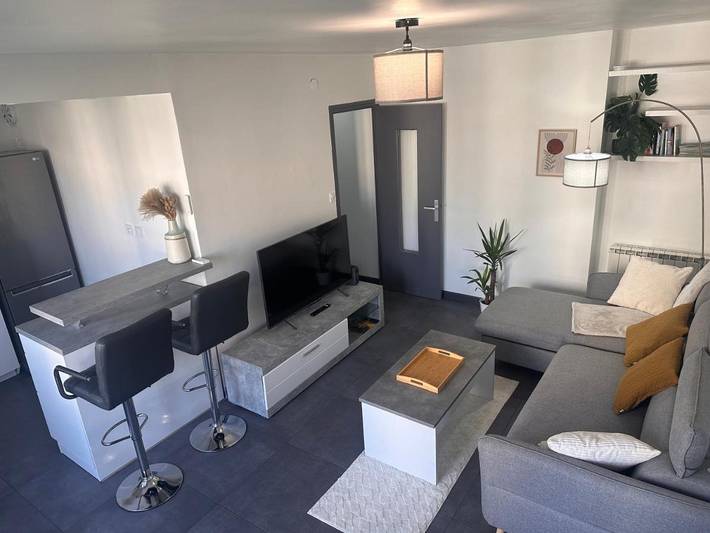 Gîte pour 3 personnes, avec bassin pour enfant ainsi que vue et balcon à Saint-Égrève