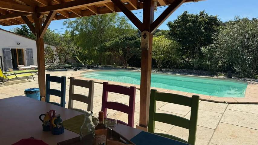 Location de vacances pour 7 personnes, avec piscine et jardin, animaux acceptés à Roquebrun