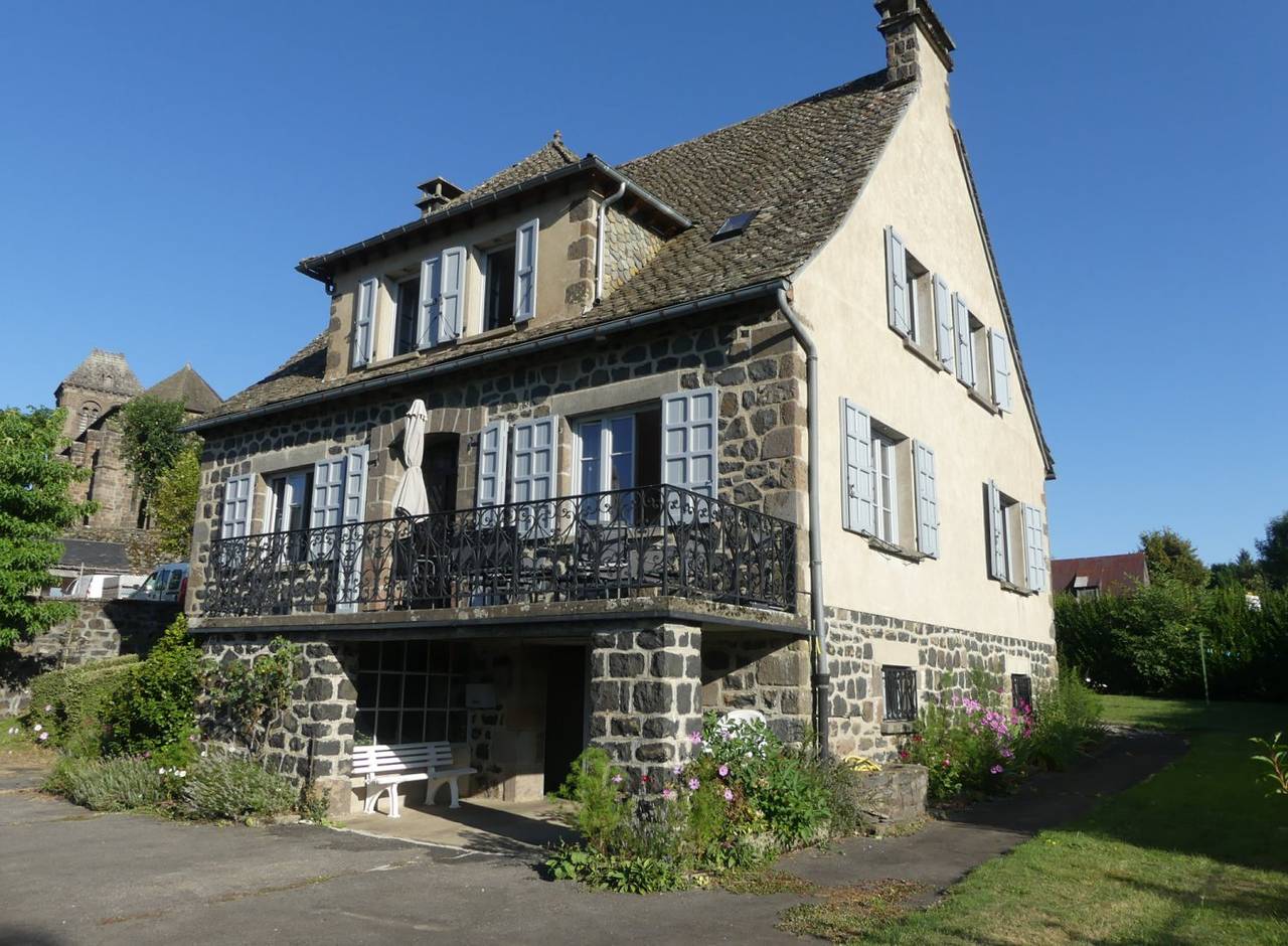 Gîte "L'Oustal de Salers" - vue exceptionnelle monts du Cantal in Salers (Cantal), Parc naturel régional des Volcans d'Auvergne
