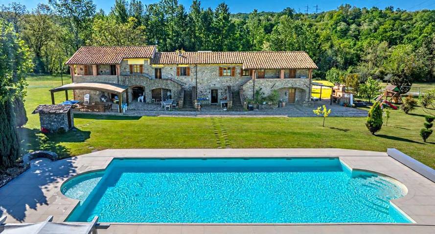 Casa vacanza per 6 persone, con Terrazza e Giardino nonché Piscina e Panorama a Villafranca in Lunigiana