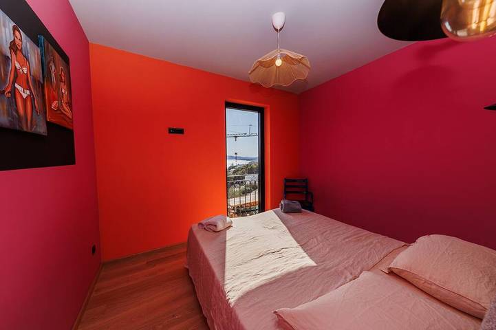 Large villa, stunning view, walking distance down town Trogir, 20 person+ event in Trogir, Ciovo
