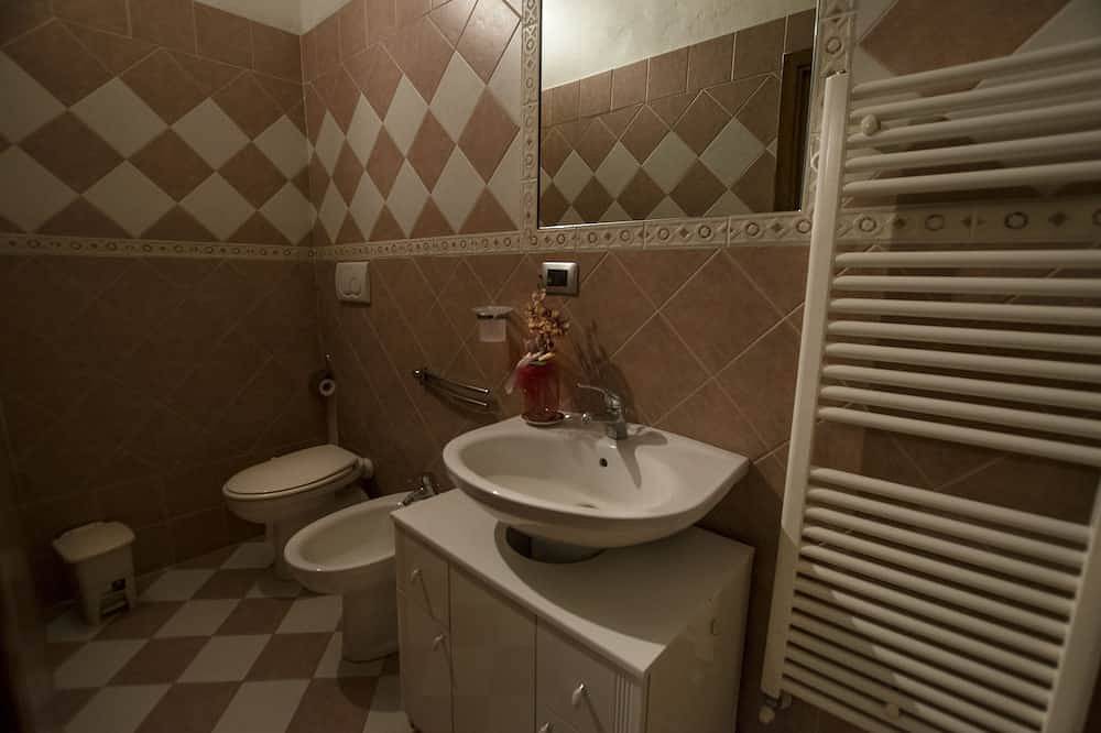 Geheel appartement, Appartement in een Herenhuis Toscaanse platteland in Monticiano, Provincie Siena