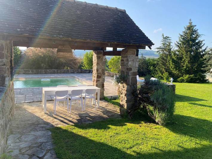 Location de vacances pour 14 personnes, avec piscine et jardin ainsi que jacuzzi et sauna, adapté aux familles dans Saint-Mard-de-Vaux