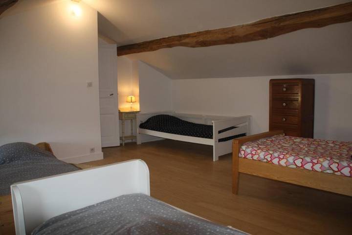 Location de vacances pour 6 personnes, avec piscine ainsi que jardin et bassin pour enfant à Saint-Estèphe (Dordogne) - 3