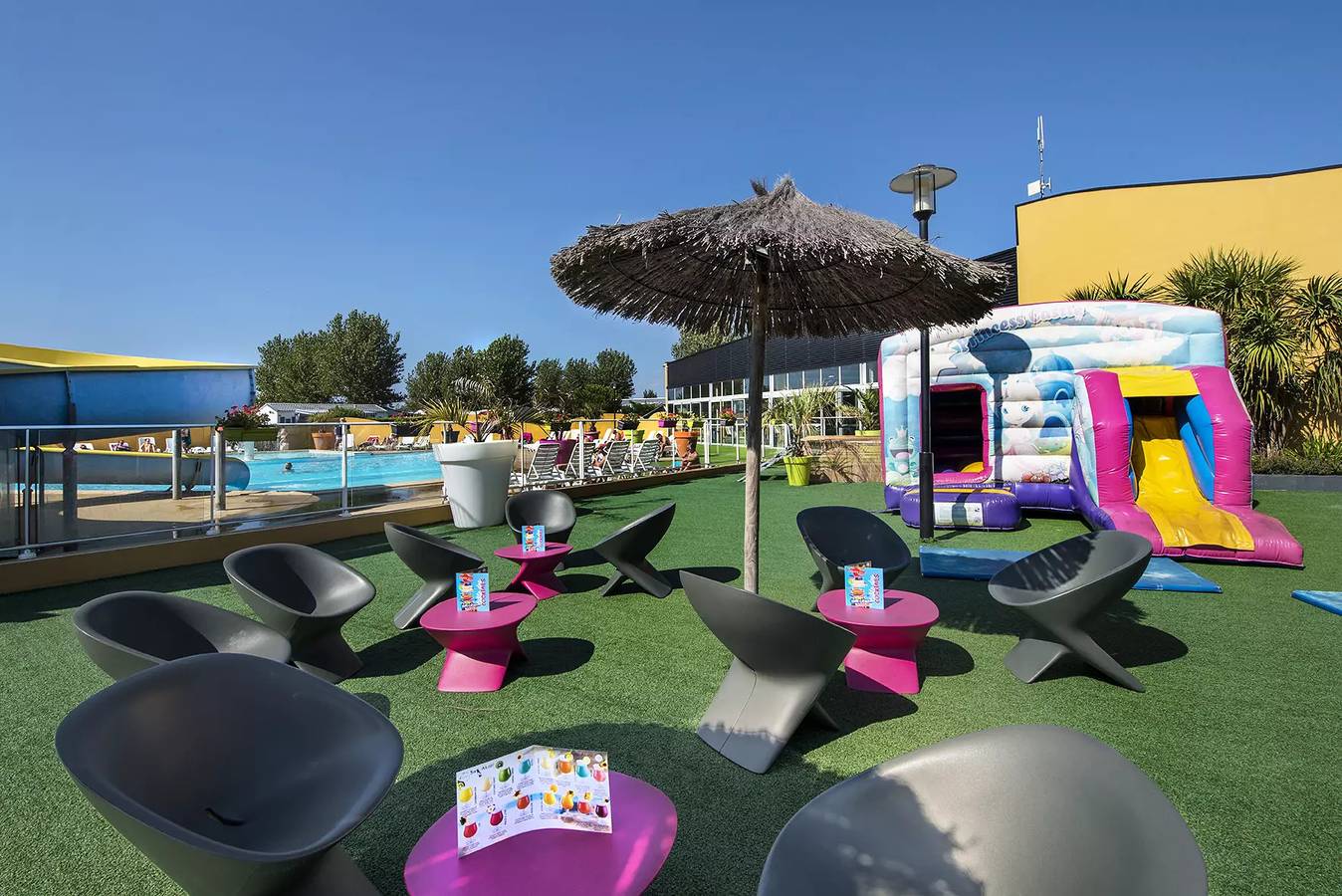 Quattro Premium Mobilheim 5 Zimmer 8 Personen Privater Whirlpool in Les Sables-d'Olonne, Vendée