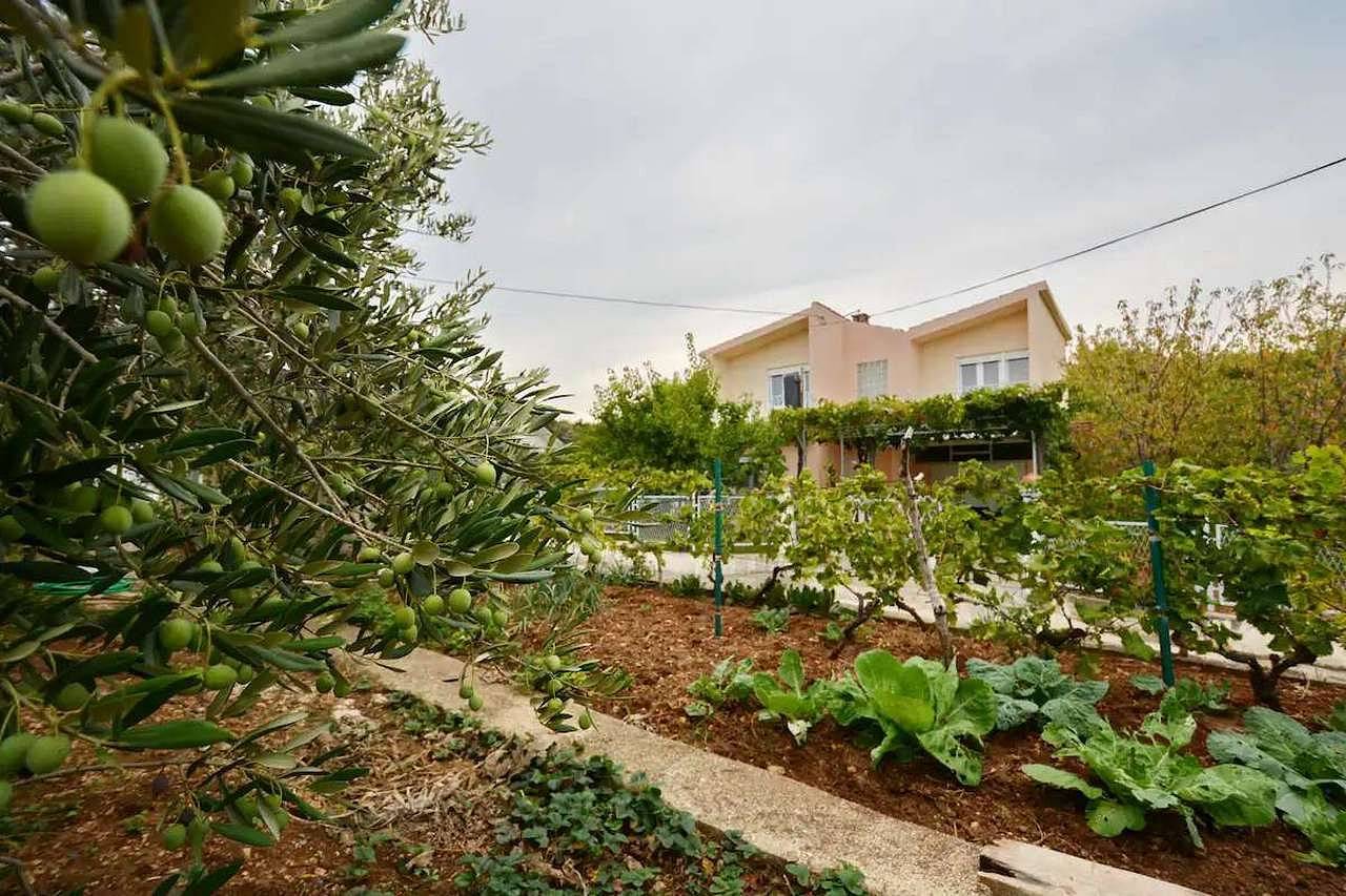 Trosobna kuća s balkonom i pogledom na more Kaštel Štafilić, Kaštela K-23408 in Kaštel Štafilić (Dalmatia), Kastel Stafilic