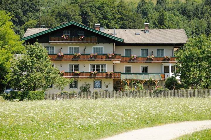 Ferienhaus für 2 Personen, mit Balkon und Terrasse sowie Garten und Sauna in Fuschl am See