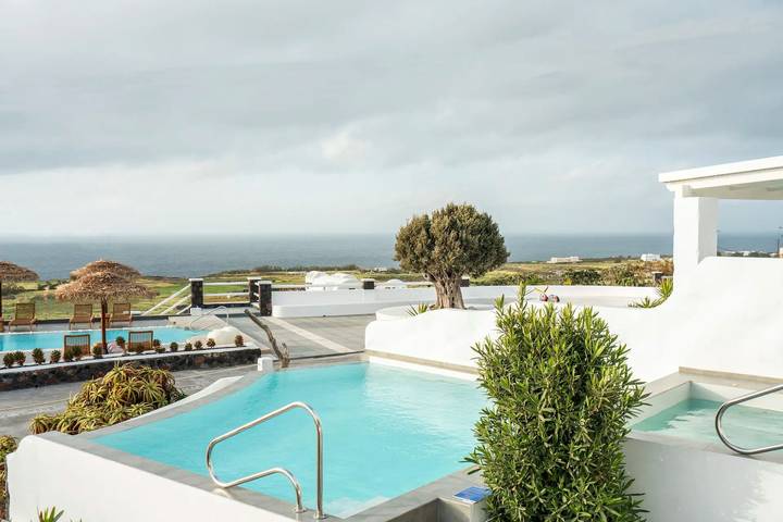 Ferienhaus für 8 Personen, mit Meerblick und Pool sowie Terrasse auf Santorin