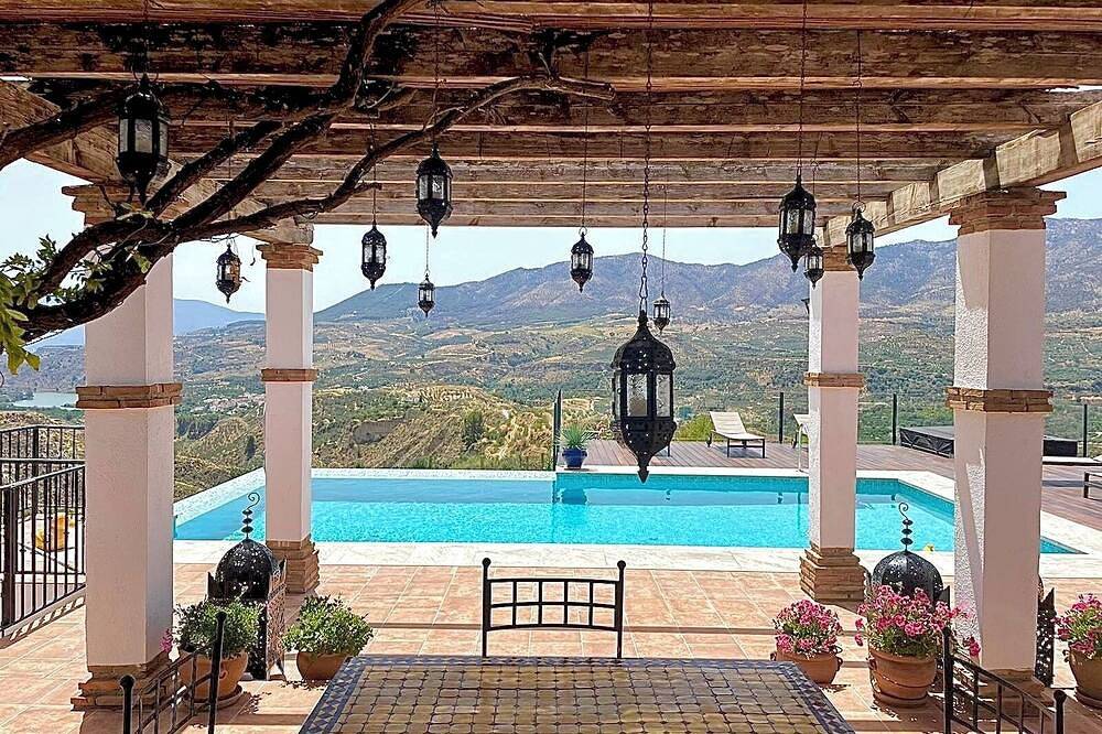 Villa rural tradicional con fantásticas vistas y gran piscina privada in El Valle, Provincia de Granada