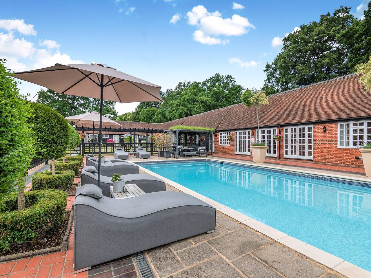 The Cottage - Uk49370 in Woking, Surrey
