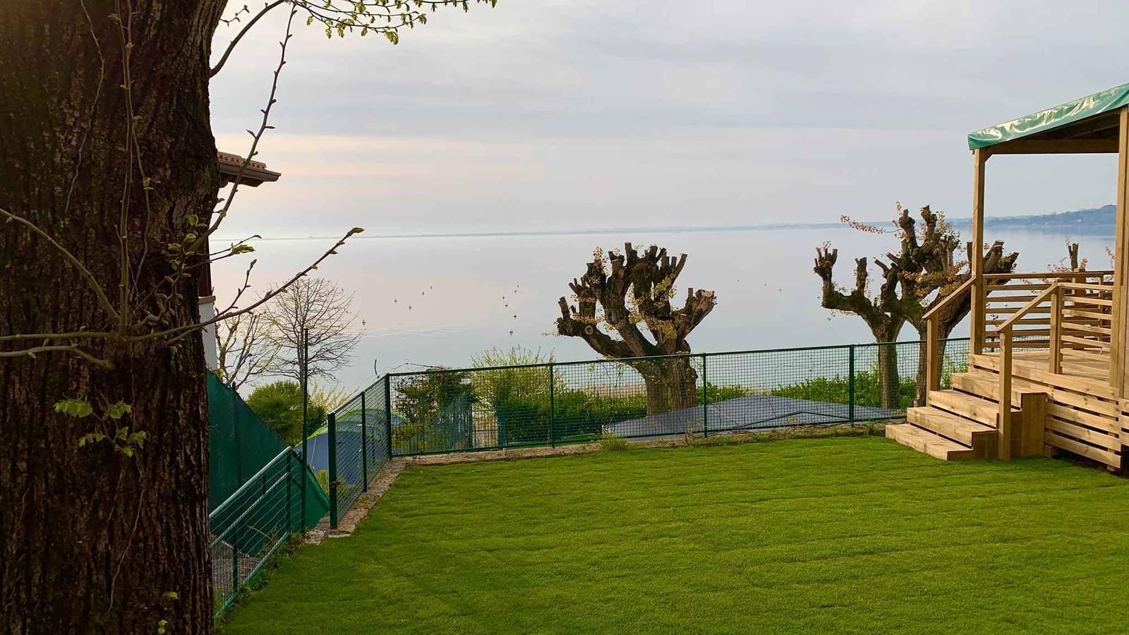 Casa mobile con aria condizionata, terrazza e piscina  in Padenghe sul Garda, Prealpi Gardesane