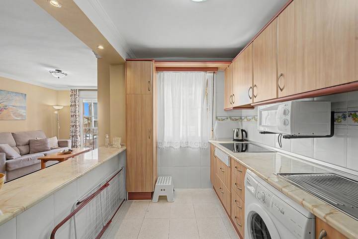 Apartamento entero, Apartamento 'Dúplex Junto al Mar' con Wifi y Aire Acondicionado in La Carihuela, Torremolinos