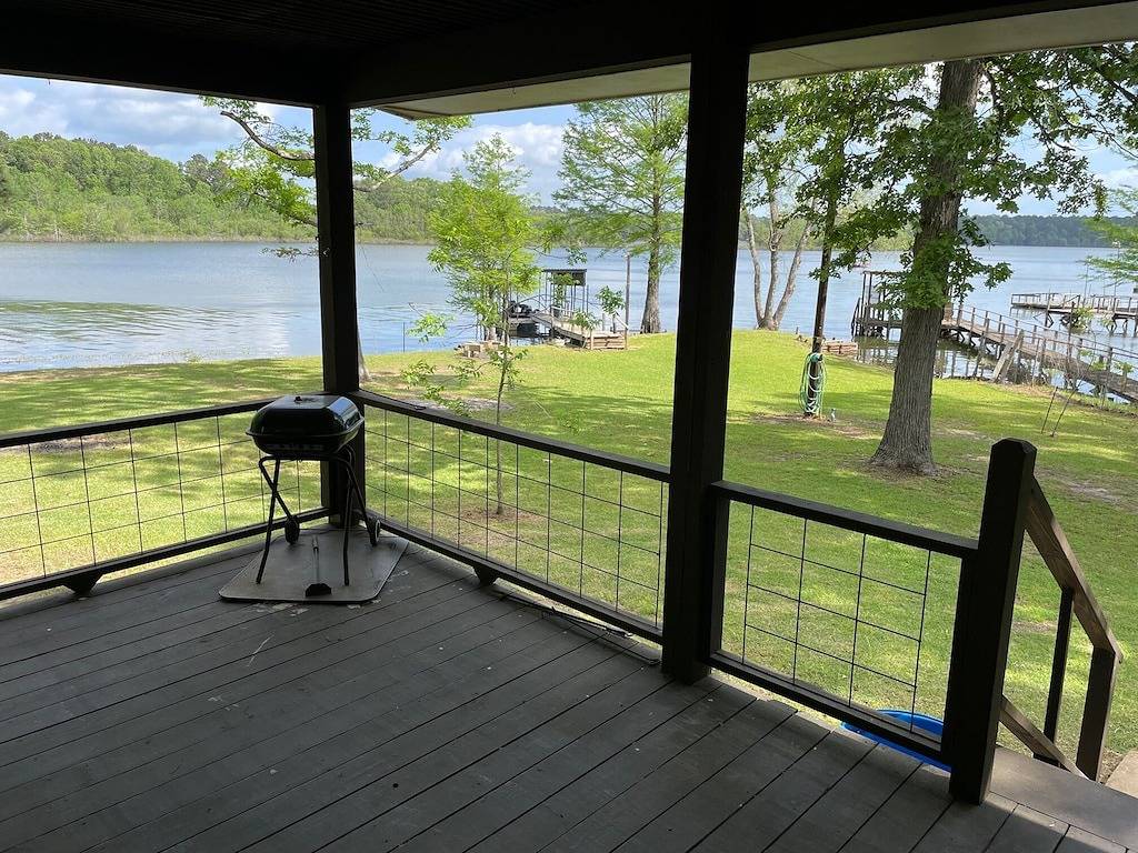 Toledo Bend waterfront Great for family vacation, fishermen or hunter's. in Toledo Bend Reservoir