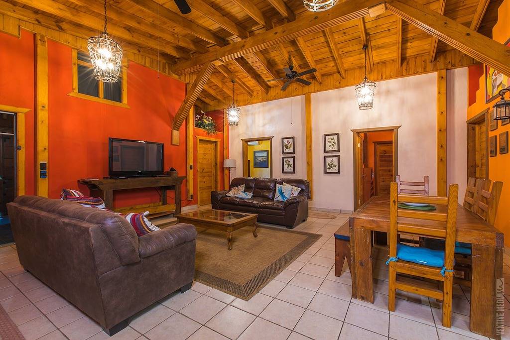 V # 1 Geräumiges Haus in Sam Rayburn: Urlaubsangeln. Bestes Preis-Leistungs-Verhältnis, viele Parkplätze in Sam Rayburn Reservoir