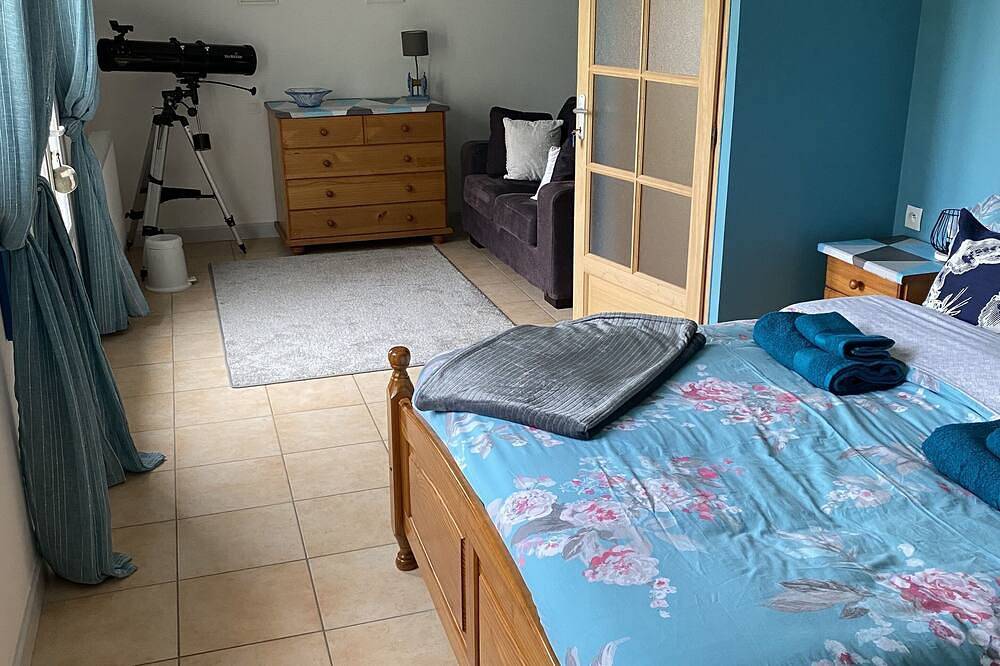 Les Roseries Boutique Gite with Garden and Pool in Clussais-la-Pommeraie, Région de Niort