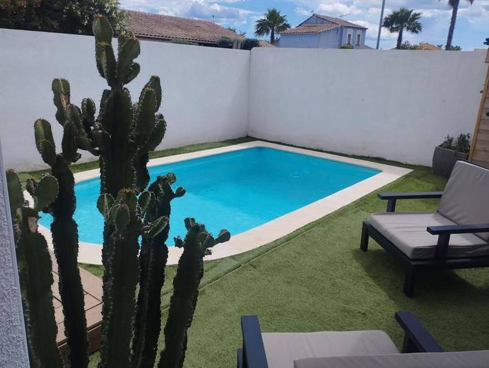 Location de vacances pour 8 personnes, avec bassin pour enfant et jardin ainsi que piscine et vue, animaux acceptés à Lunel - 3