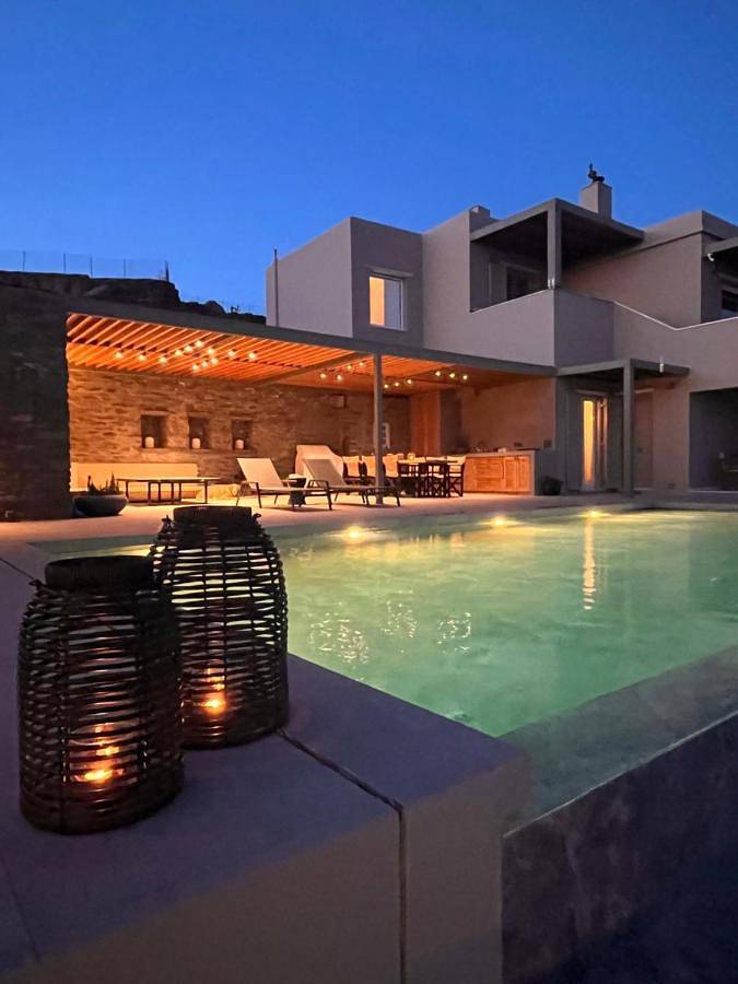 Gîte pour 2 personnes, avec Balcon et Terrasse ainsi que Jardin et Piscine